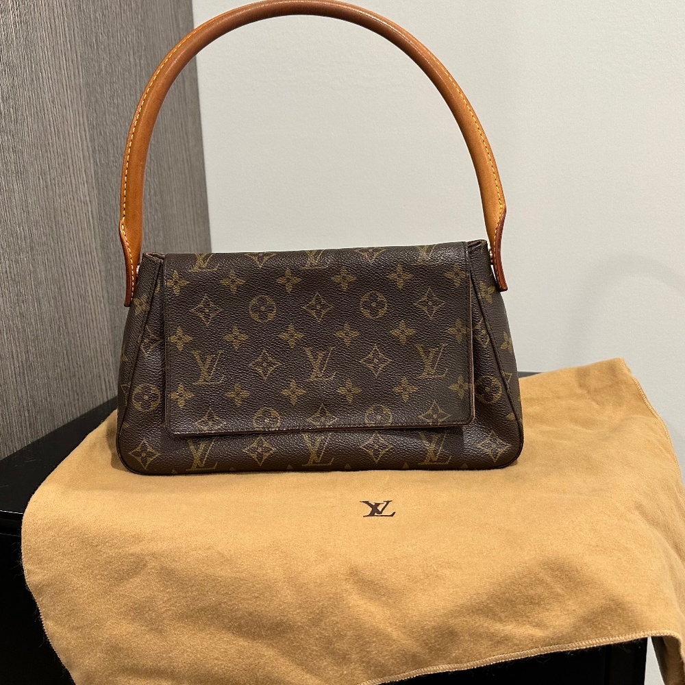 LOUIS VUITTON Monogram Mini Looping
